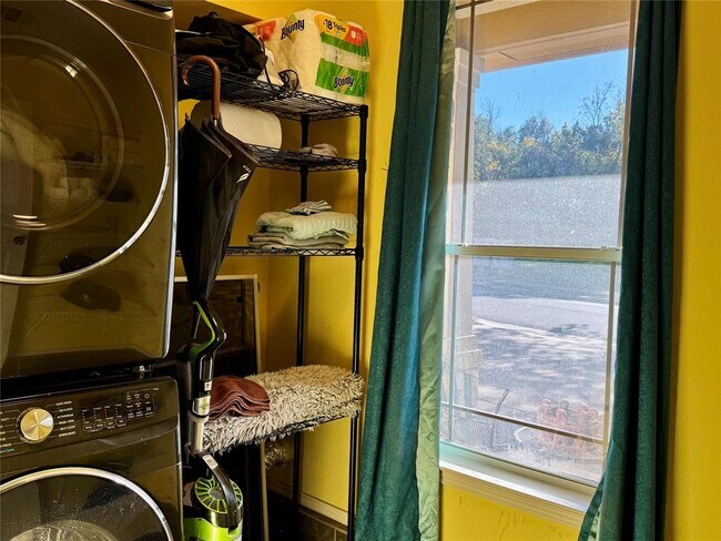 Building Photo - 2308 Sweet Clover Dr