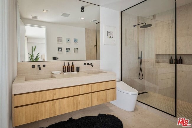 Building Photo - 913 Milwood Ave