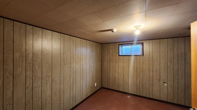 Building Photo - Centrally Located Three Bedroom House with...