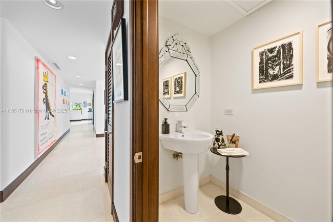 Building Photo - 7141 E Lago Dr