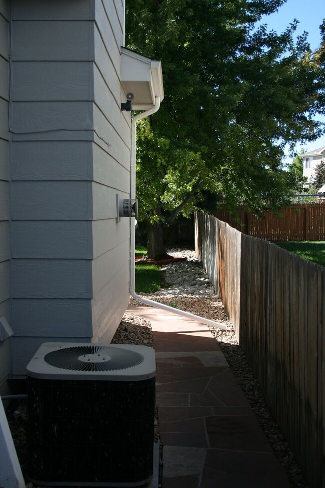 Building Photo - 10748 Appaloosa Ct