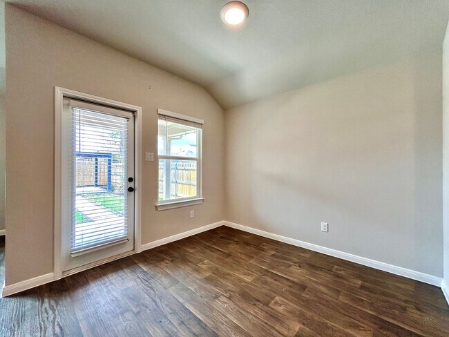 Building Photo - 144 Callado Cir