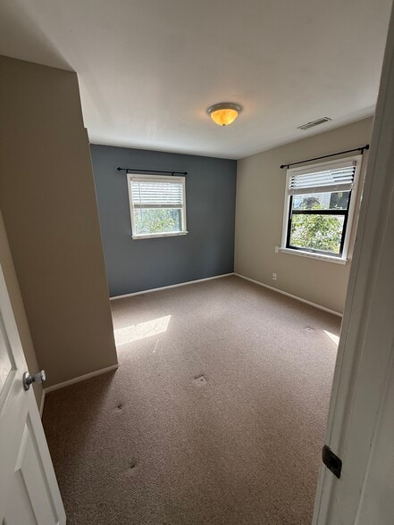 Building Photo - 6840 NE Wood Bay Ln