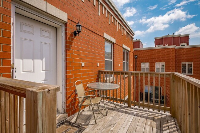 Building Photo - 351 E 25th Pl