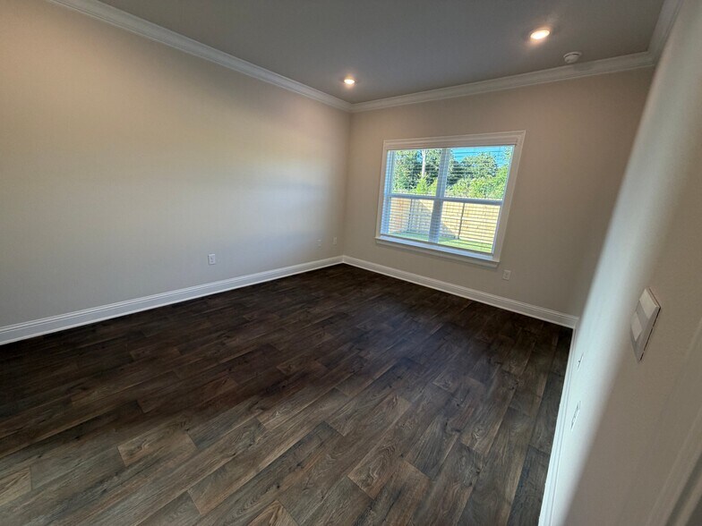 Building Photo - 14902 Dalton Cir