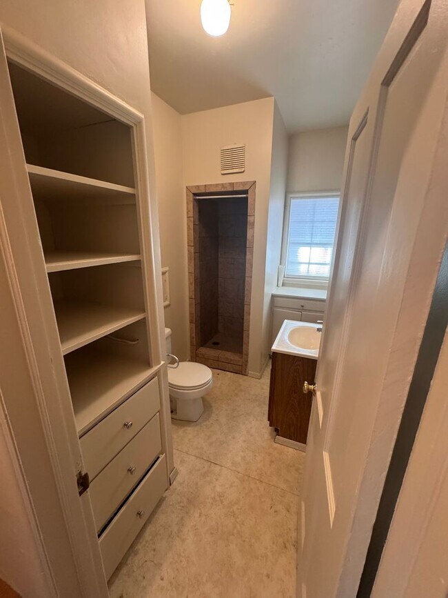 Building Photo - Spacious 5 Bed 2 Bath House near Cal Poly