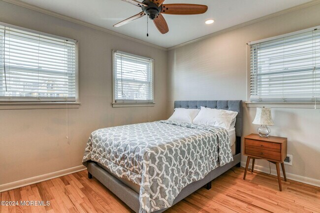 Building Photo - 6 1/2 Embury Ave