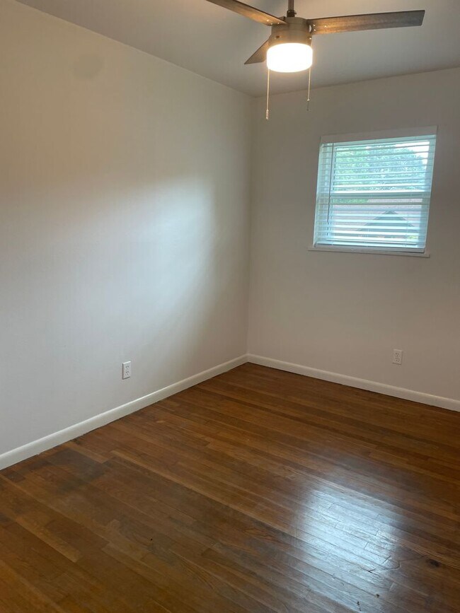 Building Photo - 540 Templehill St