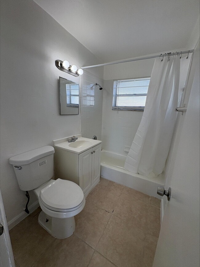 Building Photo - 1121 11th St