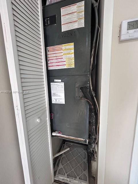 Building Photo - 1072 W 79th St