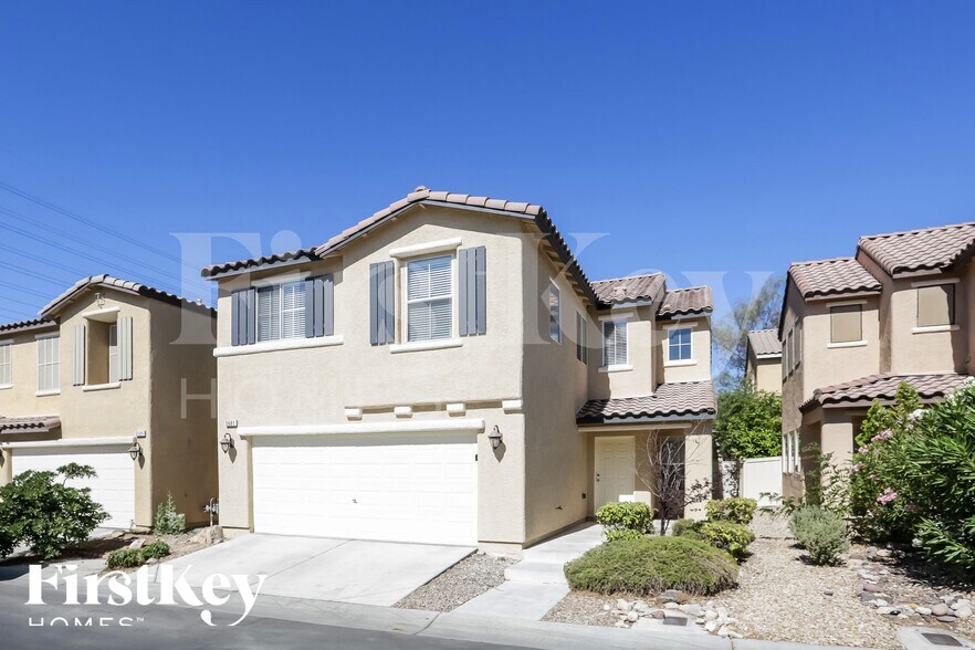 Building Photo - 5681 Woods Crossing St