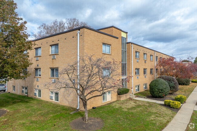 Building Photo - Park Lane East