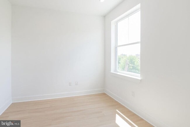 Building Photo - 4408 Lancaster Ave