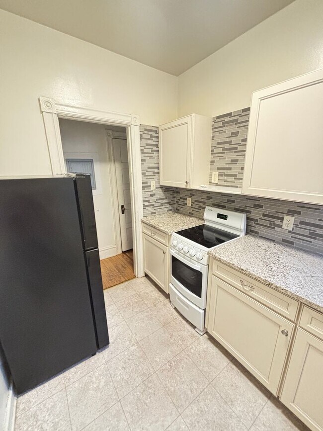 Building Photo - 316 W Broad St