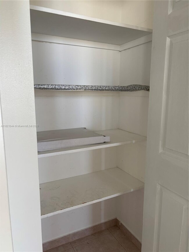 Building Photo - 1833 S Ocean Dr