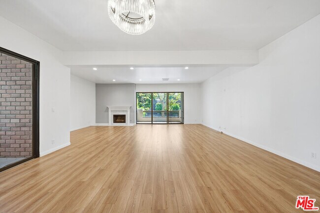 Building Photo - 141 S Linden Dr