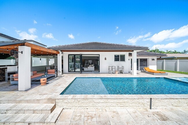 Building Photo - 740 NE 36th St