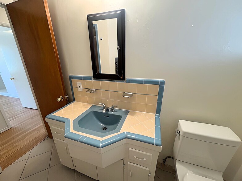 Building Photo - 6125 Cashio St