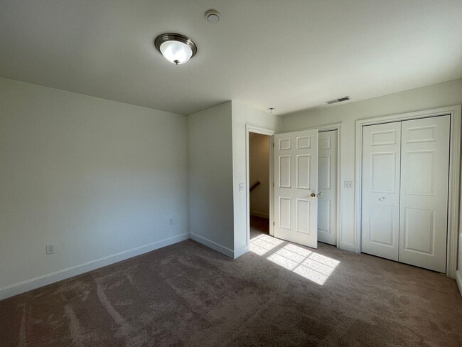 Building Photo - 3 Bedroom Townhome in Lancaster!