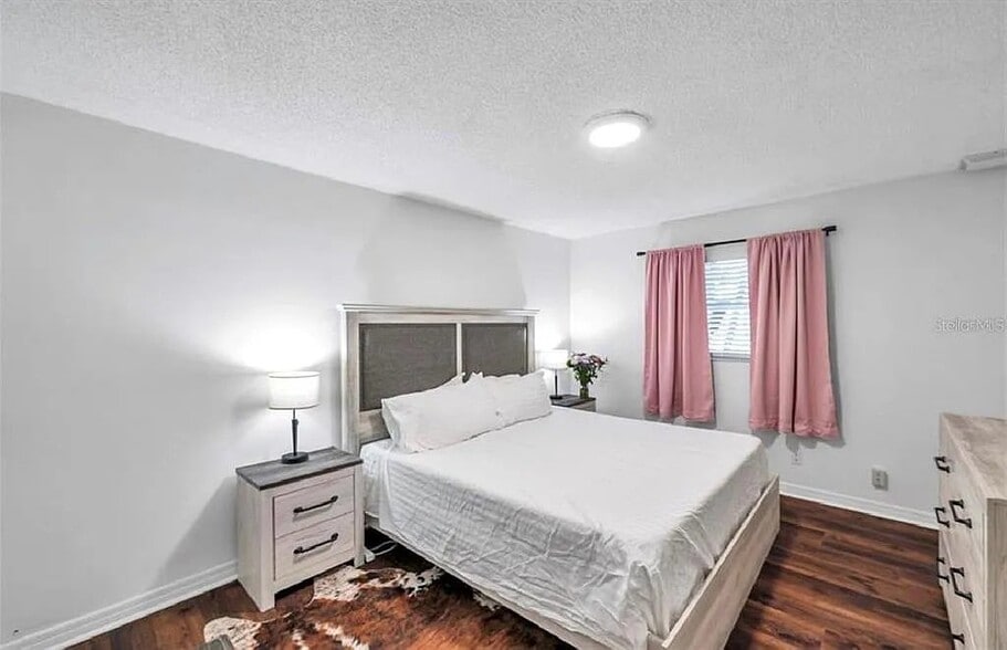 Building Photo - 2873 Sarah Dr