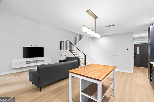 Building Photo - 1364 Rietveld Row NW