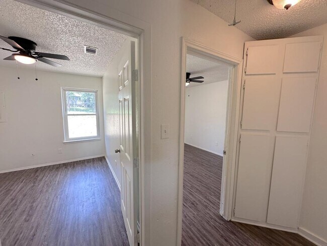 Building Photo - 5408 Helmick Ave