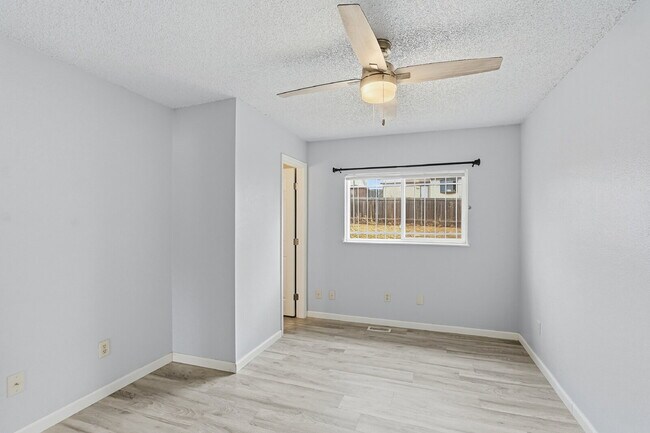 Building Photo - $1,840.95 - 3 Bed, 2 Bath Home with fenced yard and $300 move in special.