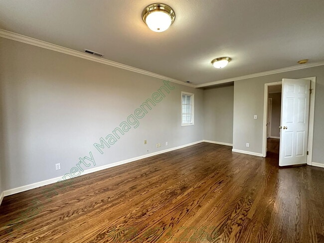 Building Photo - 108 Club Dr