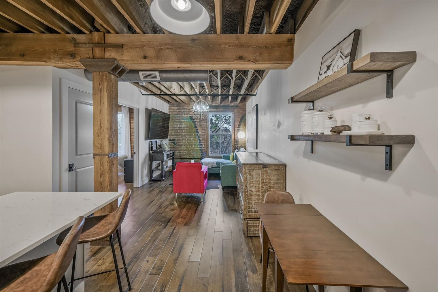 Building Photo - 610 21st Ave N