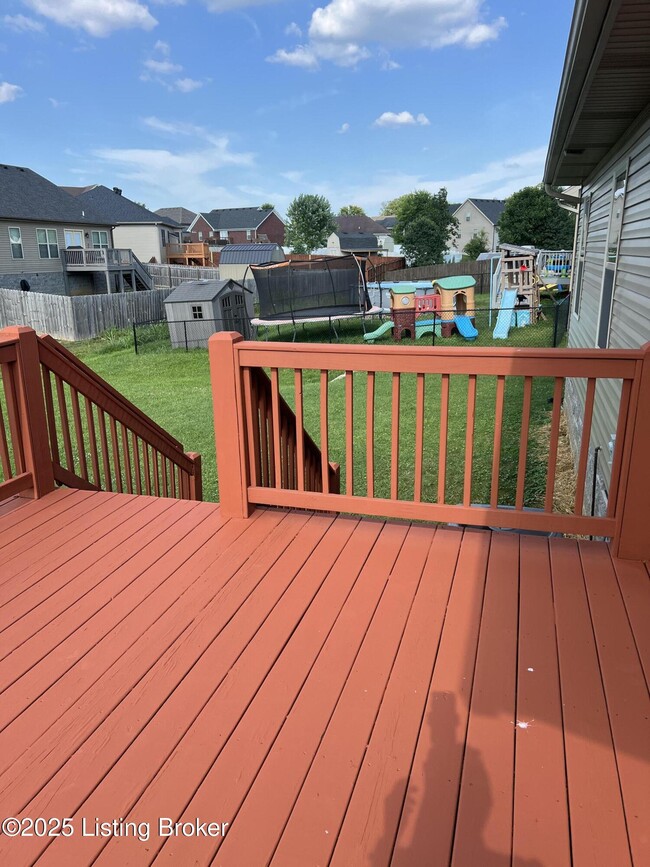 Building Photo - 220 Meadowcrest Dr