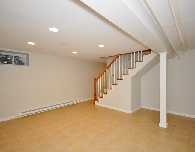 Building Photo - 66 Southfield Cir