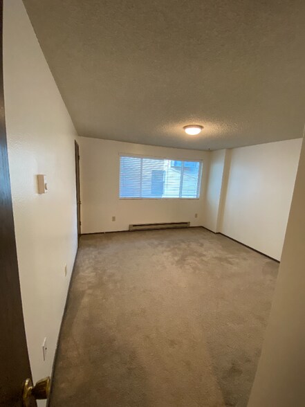 Building Photo - 1220 N 137th St
