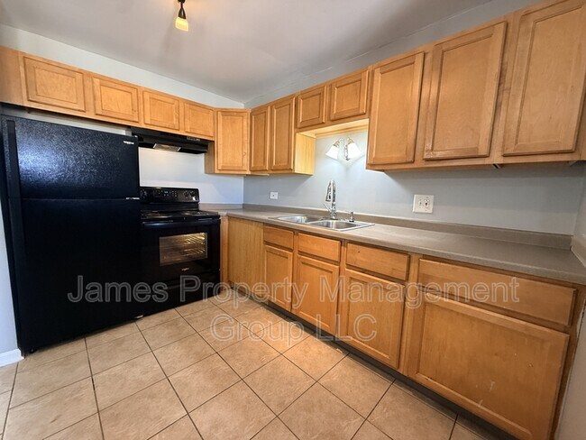 Building Photo - 2407 Randall Ln