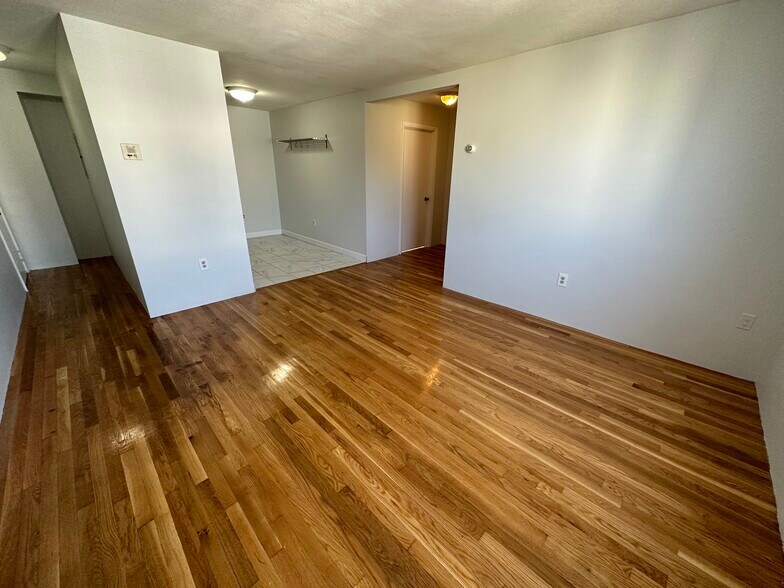 Building Photo - 377 Dorchester St