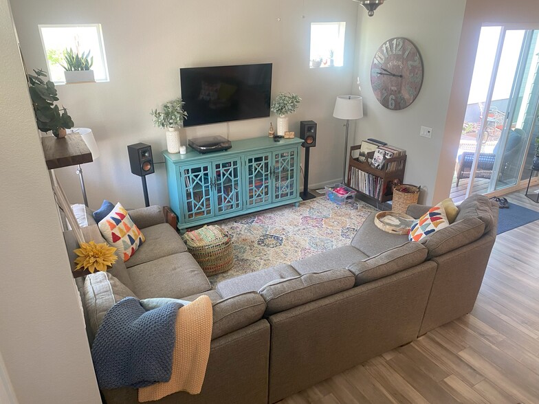 Living Room - 168 Mayflower Park Pl