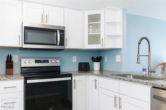 Building Photo - 4534 SE 5th Pl