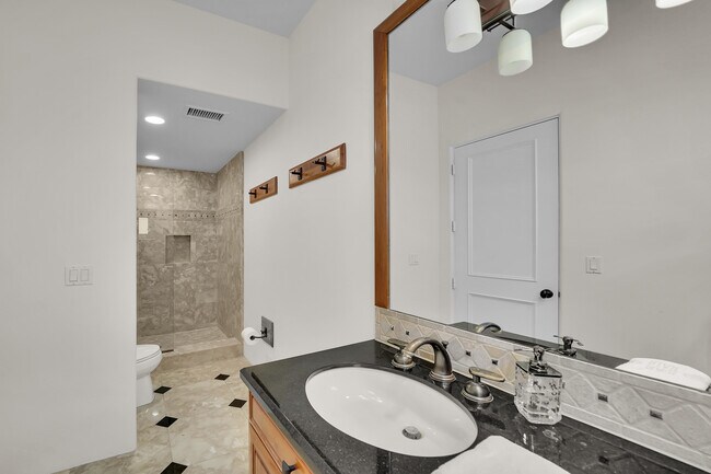 Building Photo - 30 Ritz Cove Dr