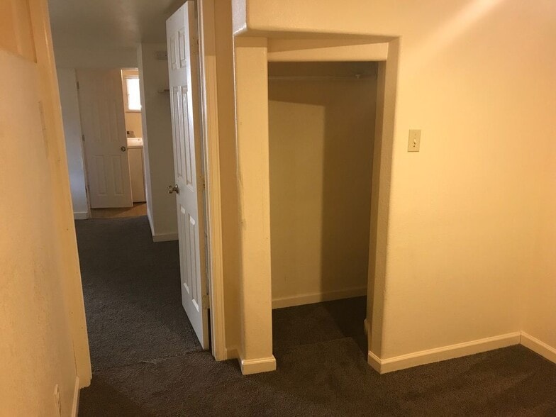 Building Photo - 630 E Boulder St