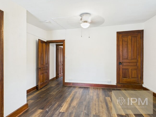 Building Photo - 1/2 OFF 1st Months' Rent! Available Now! 3...