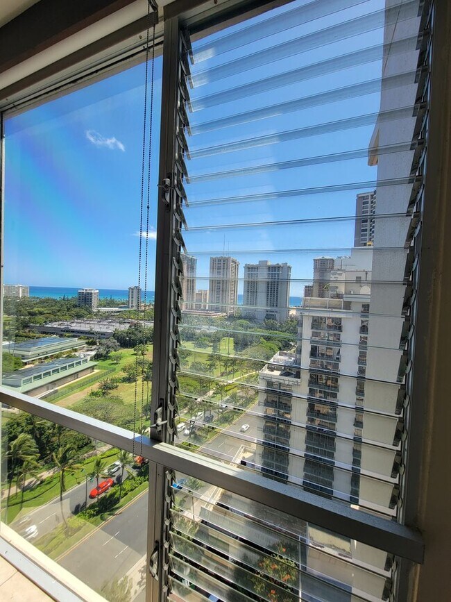 Building Photo - Central AC, Great Location, Pet Friendly