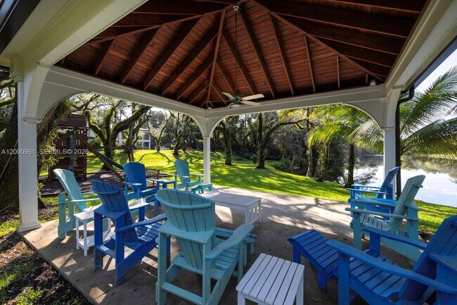 Building Photo - 10100 Lakeside Dr