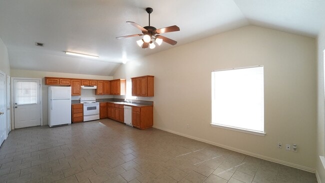 Building Photo - FOR LEASE! Duplex - 3 BR - 2 BA - Duplex in Peaster ISD