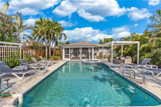 Building Photo - 564 109th Ave N