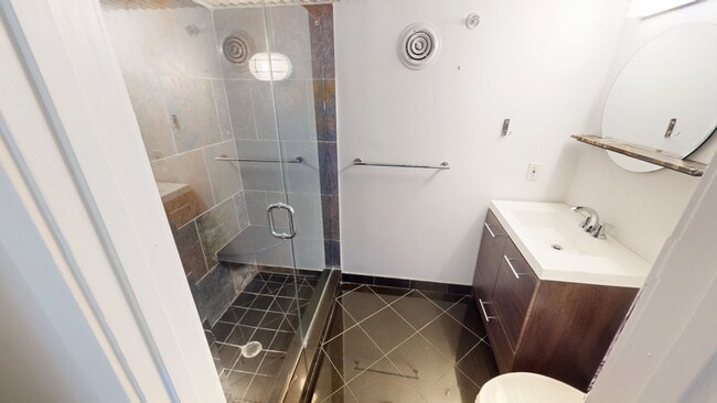 Building Photo - 2200 Arch StreetUnit 307