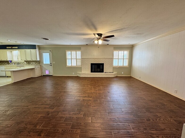 Building Photo - 2110 Westbrook Ave