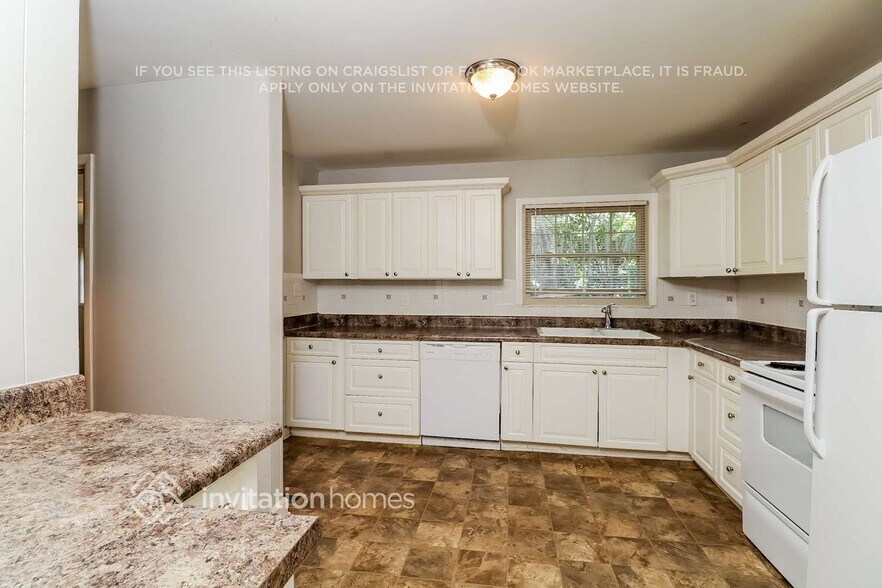 Building Photo - 1001 Sunrise Dr