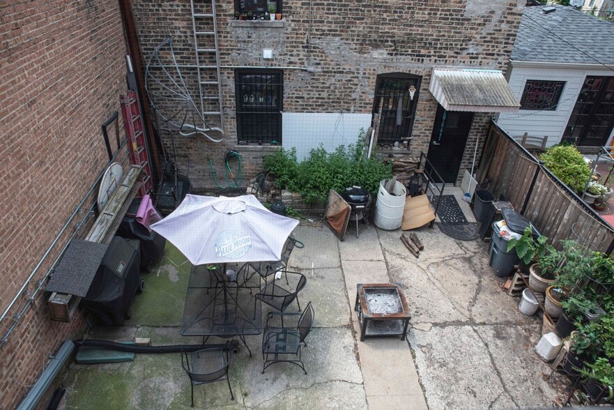 Building Photo - 3112 N California Ave