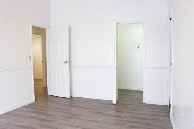 Building Photo - 1279 Kaeleku St