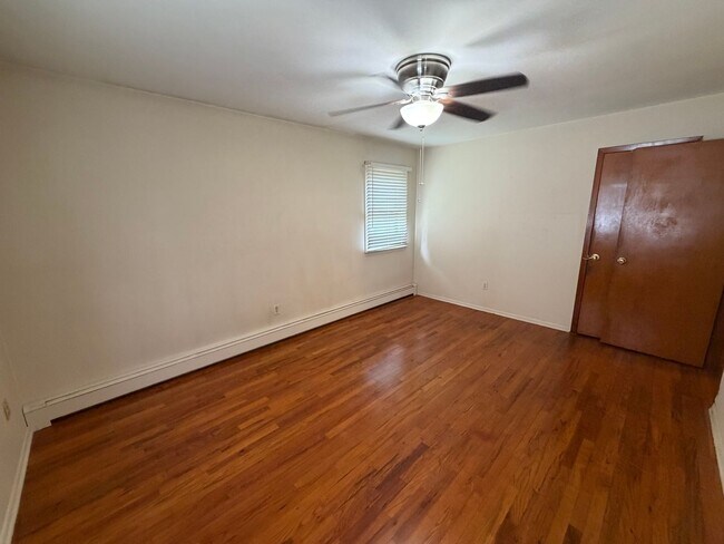 Building Photo - 536 Skylark Dr