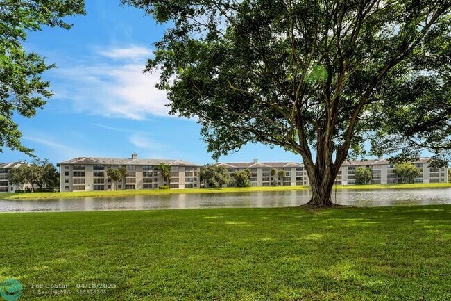 Building Photo - 9430 Poinciana Pl